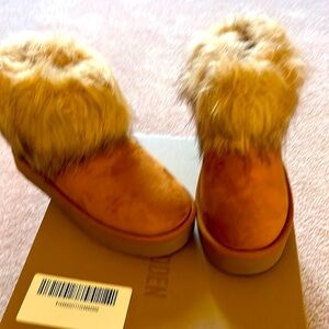 Steve Madden Chilly Chestnut Fur Boots. Size 6.5